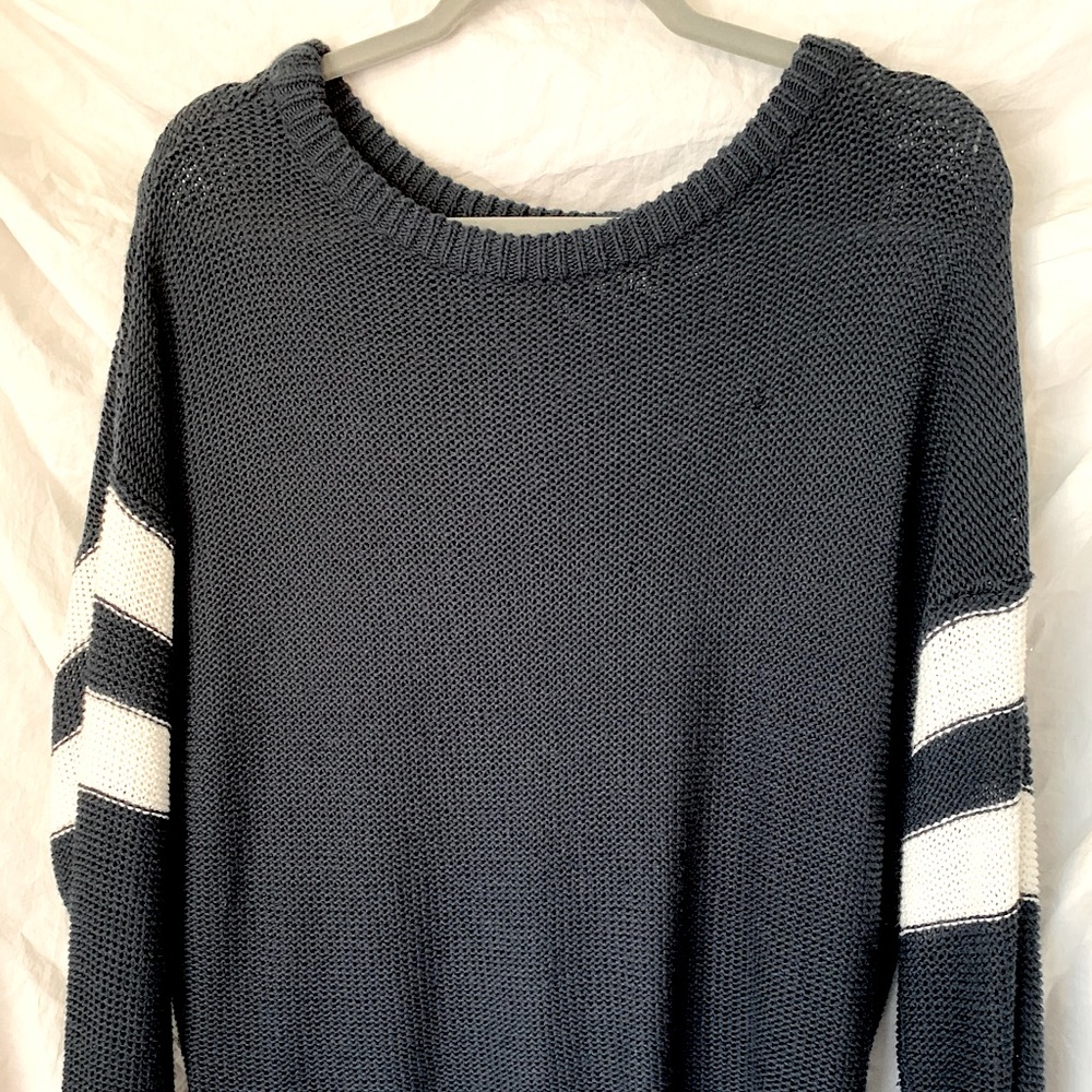 Navy blue sweater with stripes🌊